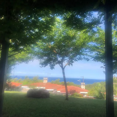 Bright & Spacious Seaview