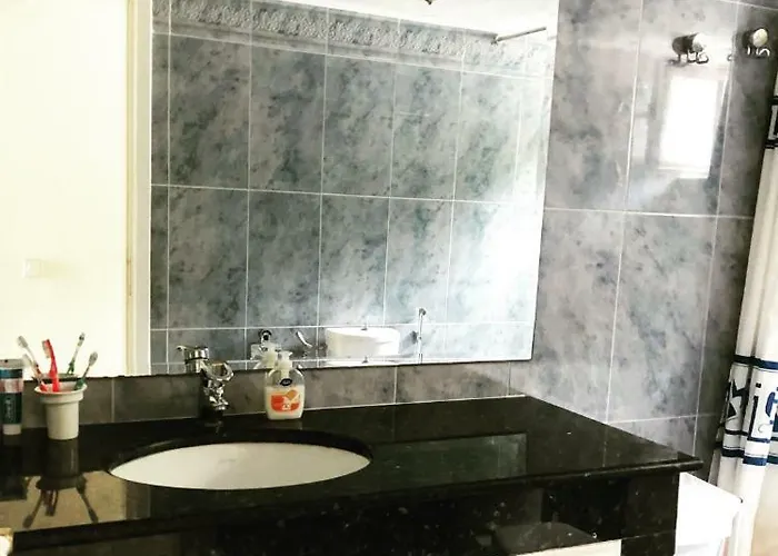 Bright & Spacious Seaview סיווירי