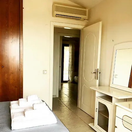 Bright & Spacious Seaview