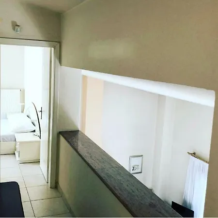 Bright & Spacious Seaview