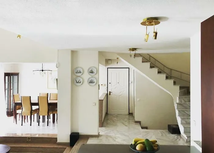 빌라 Bright & Spacious Seaview 시비리