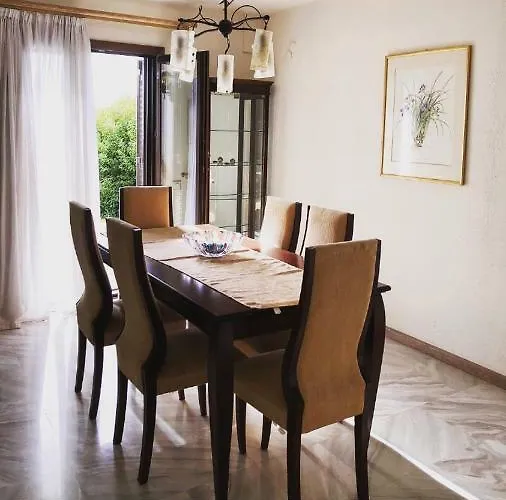 Bright & Spacious Seaview