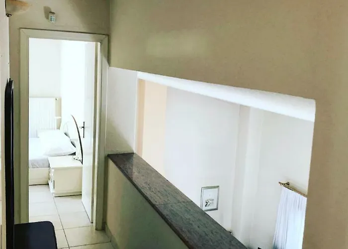 Bright & Spacious Seaview